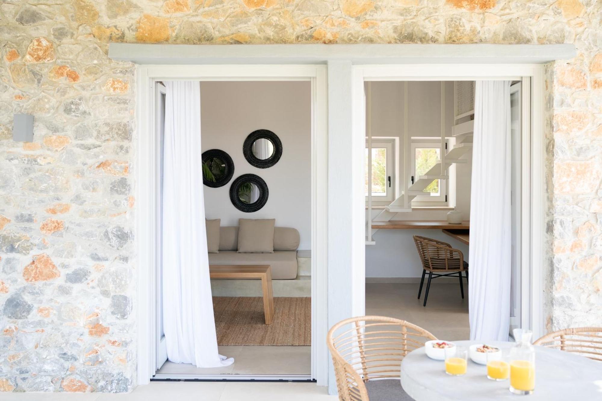 Stone Build Suite With Private Pool Kolios Екстериор снимка